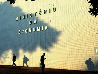 Governo extingue 50% das regras de licitação e compras
